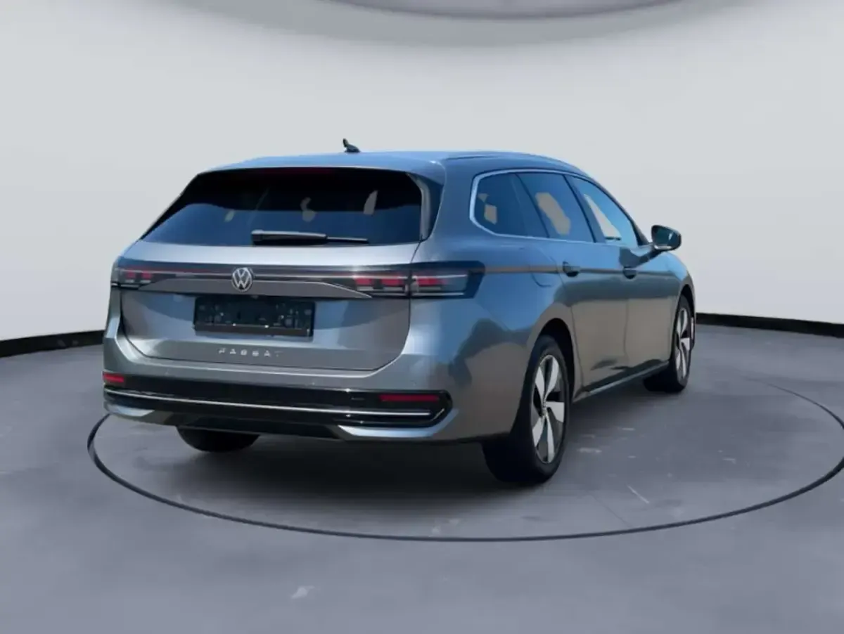 Usata VW Passat Business 150 CV (110 kW) 2025 Grigio Station wagon
