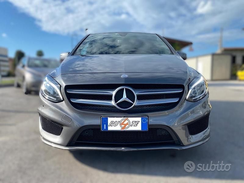 Usata Mercedes B200 Premium 136 CV (100 kW) 2016 Grigio Monovolume