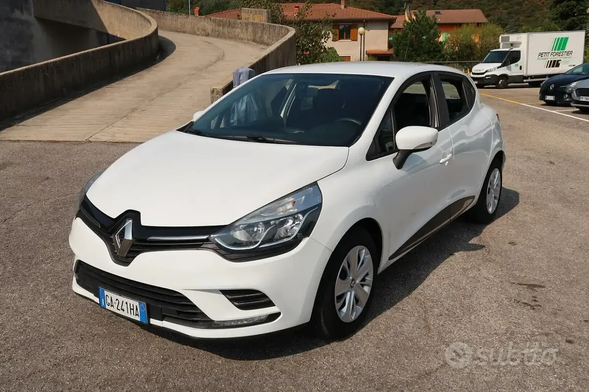 Usata Renault Clio V 86 CV (63 kW) 2020 Bianco Furgone