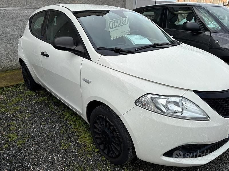 Usata Lancia Ypsilon 69 CV (50 kW) 2019 Bianco Utilitaria