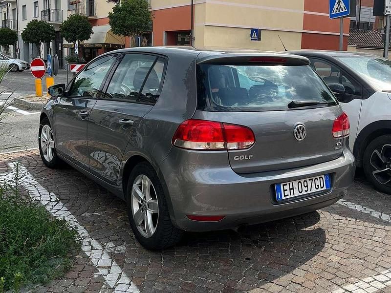 Usata VW Golf VI Comfortline 105 CV (77 kW) 2011 Grigio Utilitaria