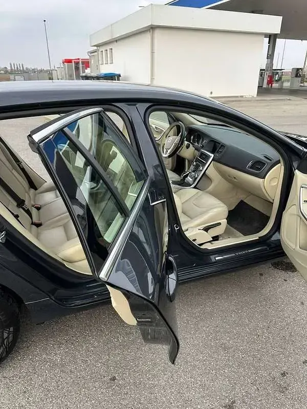 Usata Volvo V60 Summum 181 CV (133 kW) 2015 Grigio Station wagon