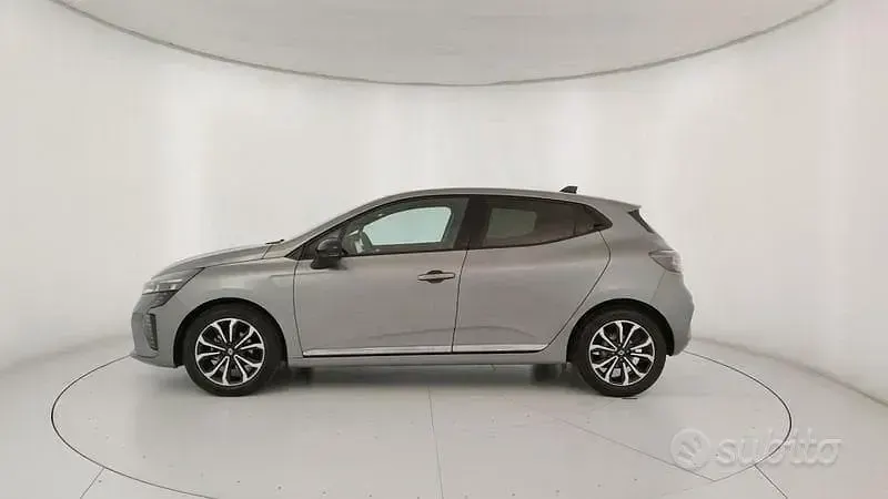 Usata Renault Clio V Techno 91 CV (66 kW) 2024 Grigio Berlina