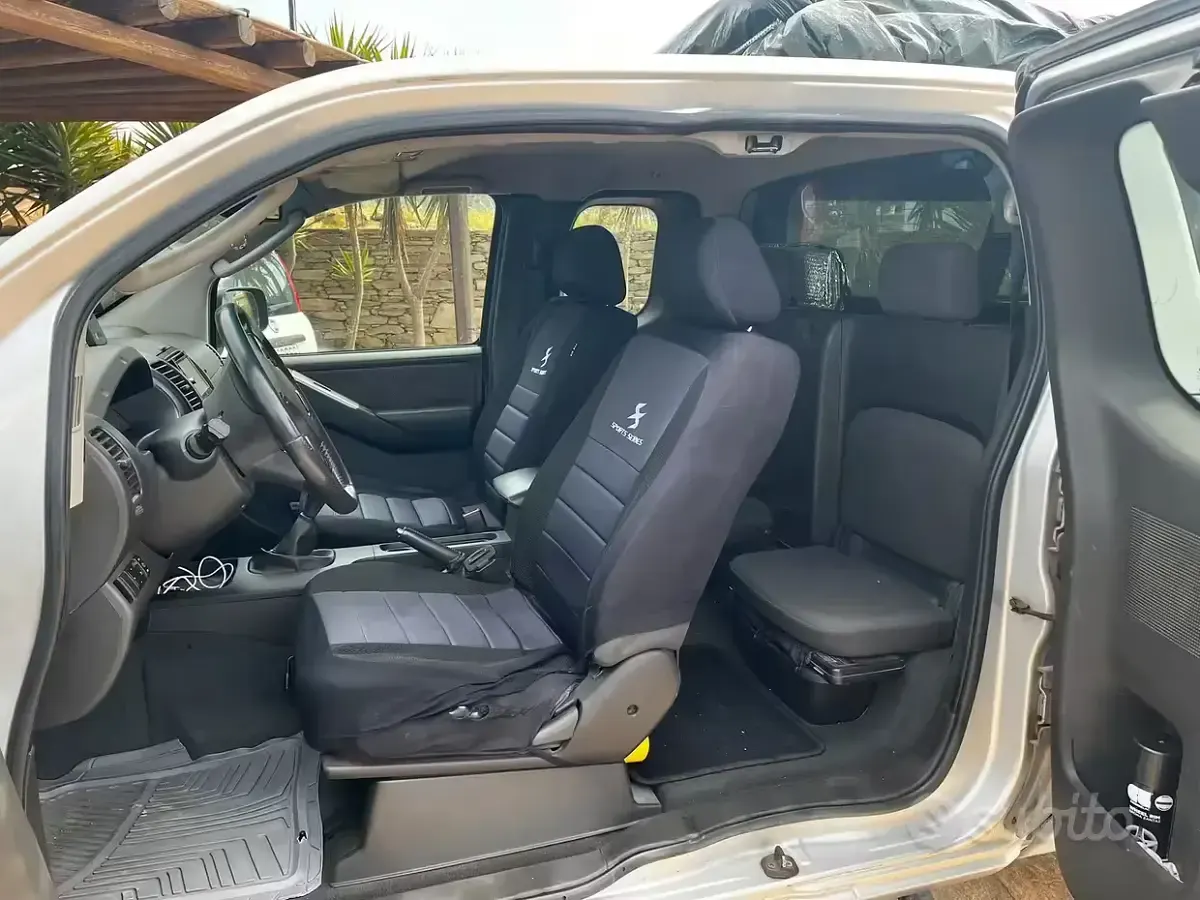 Second-hand Nissan Navara 174 CP (127 kW) 2007 Gri Pickup