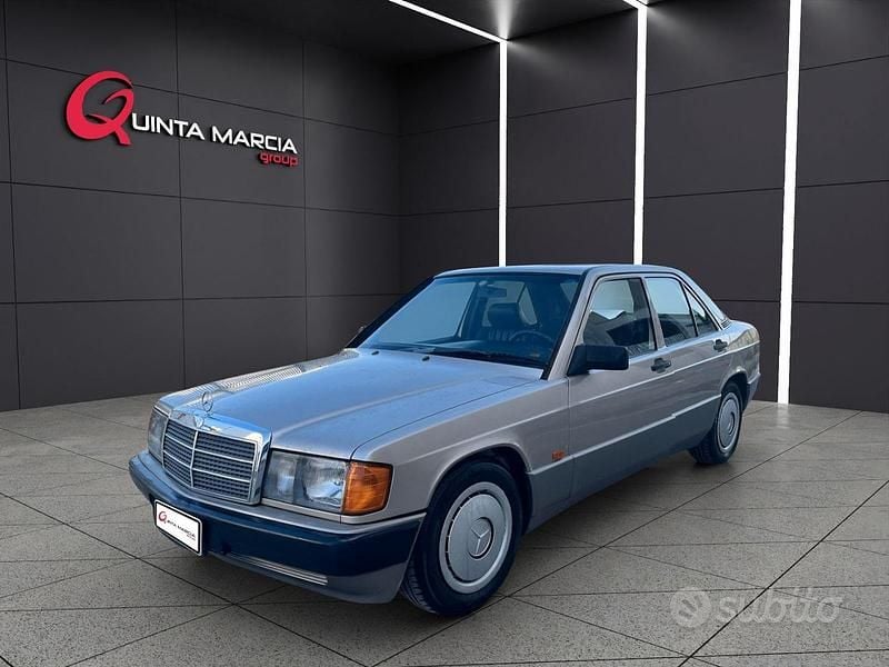 Usata Mercedes 190 122 CV (89 kW) 1990 Grigio Berlina