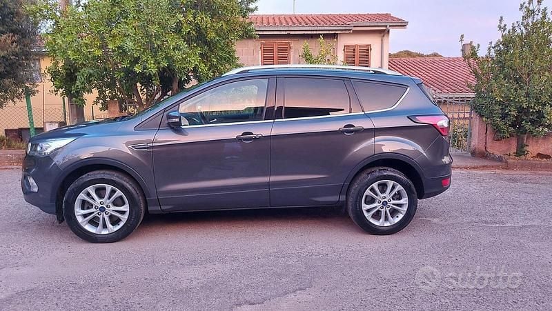 Usata Ford Kuga 120 CV (88 kW) 2018 Grigio SUV