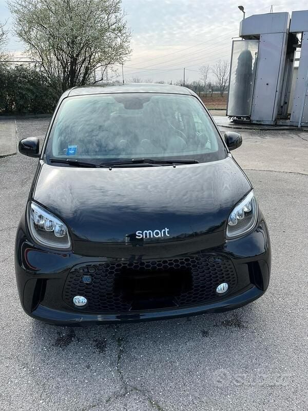 Usata Smart ForFour Electric Drive Prime 41 kW (56 CV) 2021 Nero Utilitaria