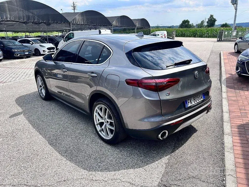 Usata Alfa Romeo Stelvio Executive 210 CV (154 kW) 2017 Grigio SUV