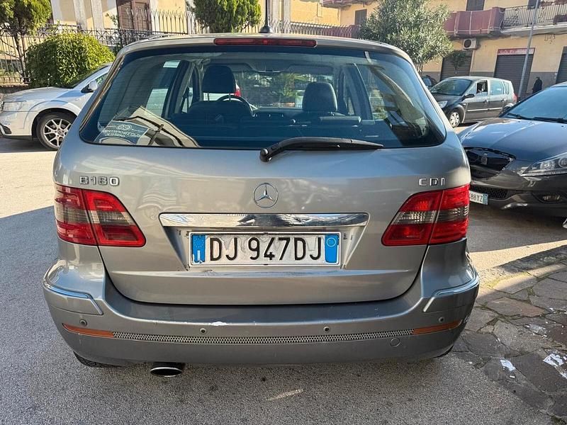 Usata Mercedes B180 109 CV (80 kW) 2008 Oro Monovolume