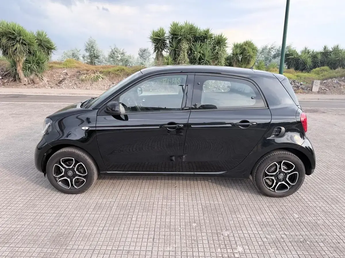 Usata Smart ForFour Prime 71 CV (52 kW) 2018 Nero Utilitaria