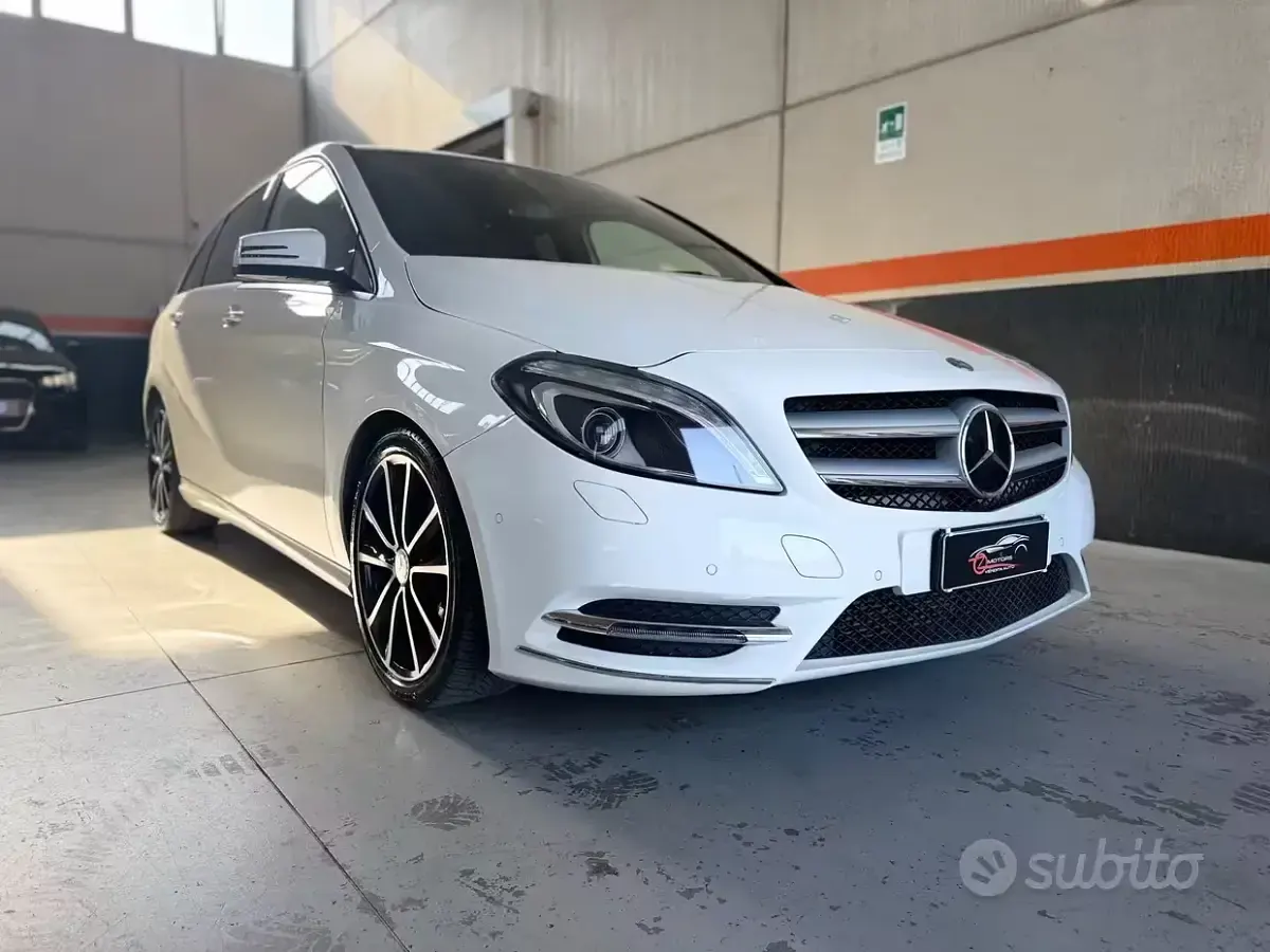 Usata Mercedes B200 Premium 136 CV (100 kW) 2013 Bianco Utilitaria