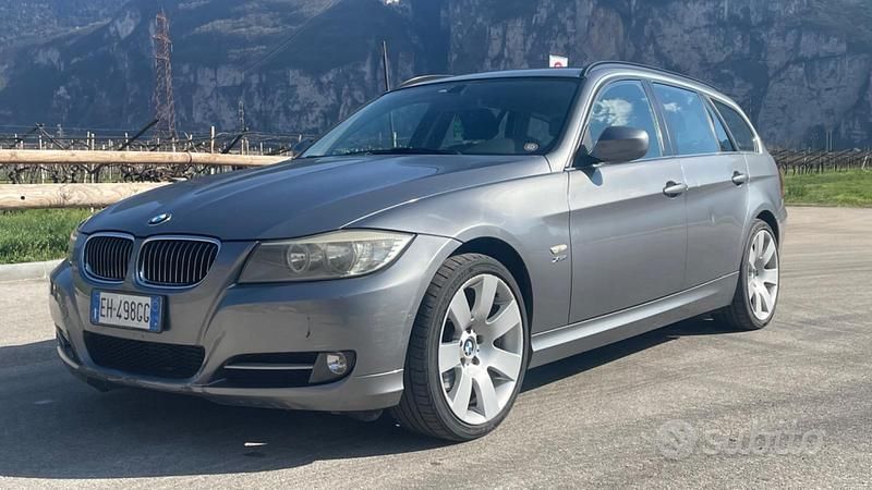 Grigio Usata 2011 BMW 320 Station wagon | 4490 € (Buon prezzo) - Immagine 1/4