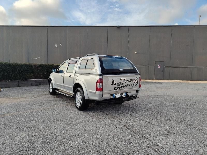 Usata Isuzu D-Max 131 CV (96 kW) 2007 Grigio Pick-up
