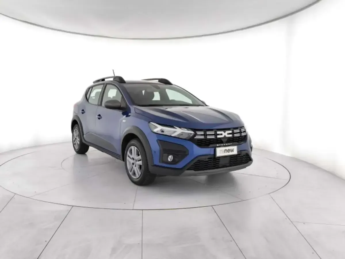 Usata Dacia Sandero Expression 101 CV (74 kW) 2023 Blu iron Berlina