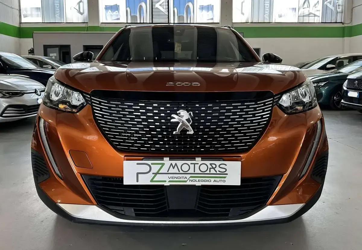 Usata Peugeot 2008 Allure 131 CV (96 kW) 2023 Arancione SUV