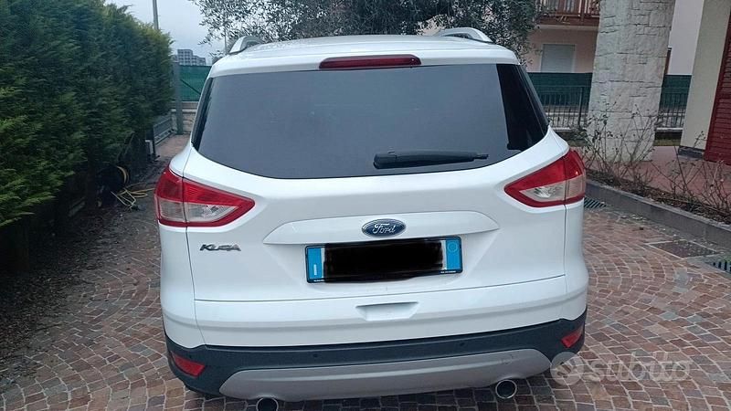 Usata Ford Kuga 140 CV (102 kW) 2014 Bianco SUV