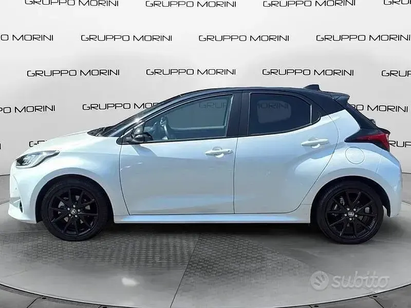 Usata Toyota Yaris Hybrid Style 115 CV (84 kW) 2022 Bianco Berlina