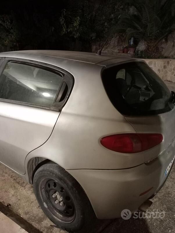 Usata 2003 Alfa Romeo 147 Due volumi | 600 € (Super prezzo) - Immagine 1/4