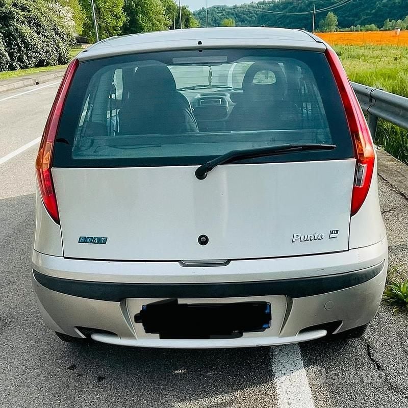 Usata Fiat Punto 80 CV (58 kW) 2003 Utilitaria