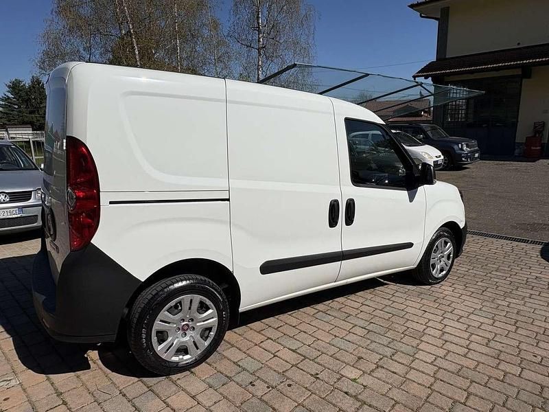 Usata Fiat Doblò 105 CV (77 kW) 2023 Bianco Monovolume