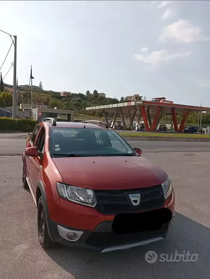 Usata Dacia Sandero Prestige 90 CV (66 kW) 2015 Rosso Berlina