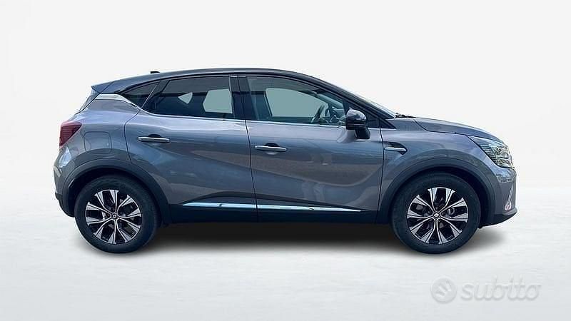 Usata Renault Captur Techno 143 CV (105 kW) 2023 Grigio SUV