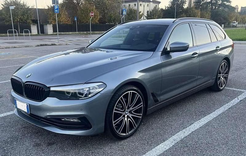 Usata BMW 520 Sport Line 190 CV (139 kW) 2020 Grigio Station wagon