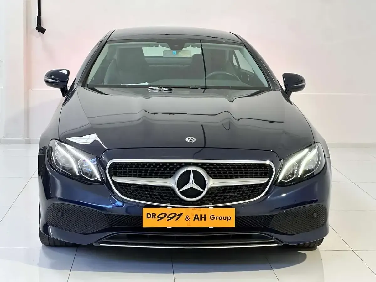 Usata Mercedes E220 Premium 194 CV (142 kW) 2020 Blu/azzurro Coupé