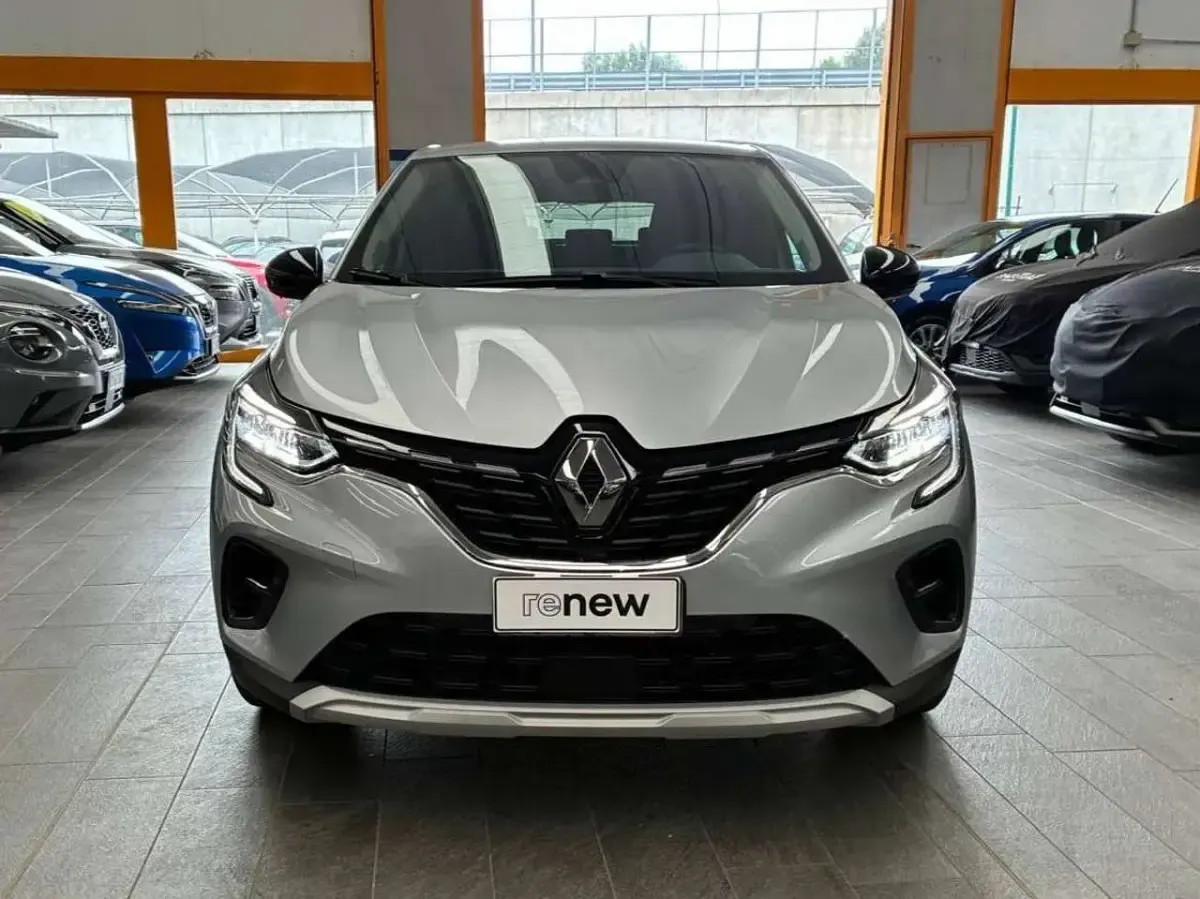 Usata Renault Captur Techno 94 CV (69 kW) 2023 Argento metallizzato SUV
