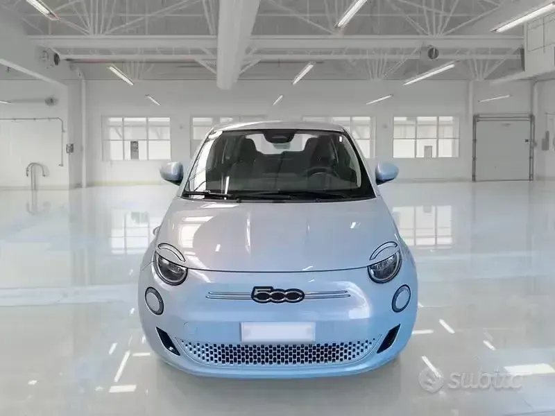 Usata Fiat 500e Icon 42 kW (58 CV) 2022 Bluazzurro Berlina