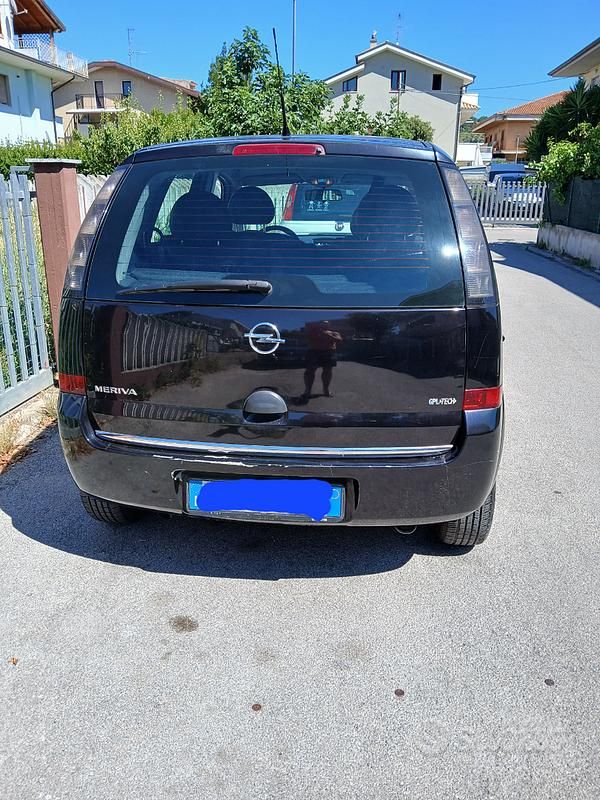 Usata Opel Meriva 90 CV (66 kW) 2010 Nero Monovolume