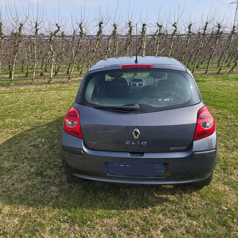 Usata Renault Clio II Luxe 86 CV (63 kW) 2006 Blu/azzurro Berlina