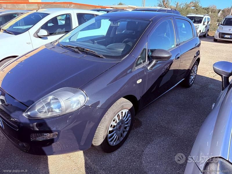 Usata Fiat Punto Lounge 77 CV (56 kW) 2016 Blu Berlina
