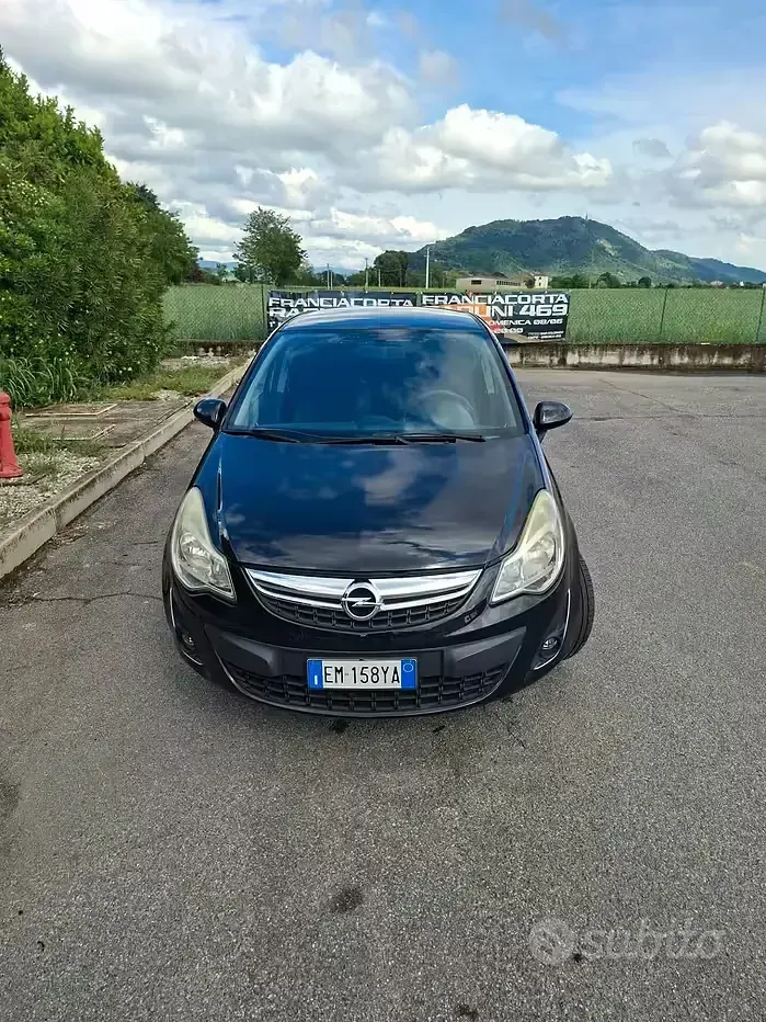 Usata Opel Corsa 86 CV (63 kW) 2012 Nero Utilitaria
