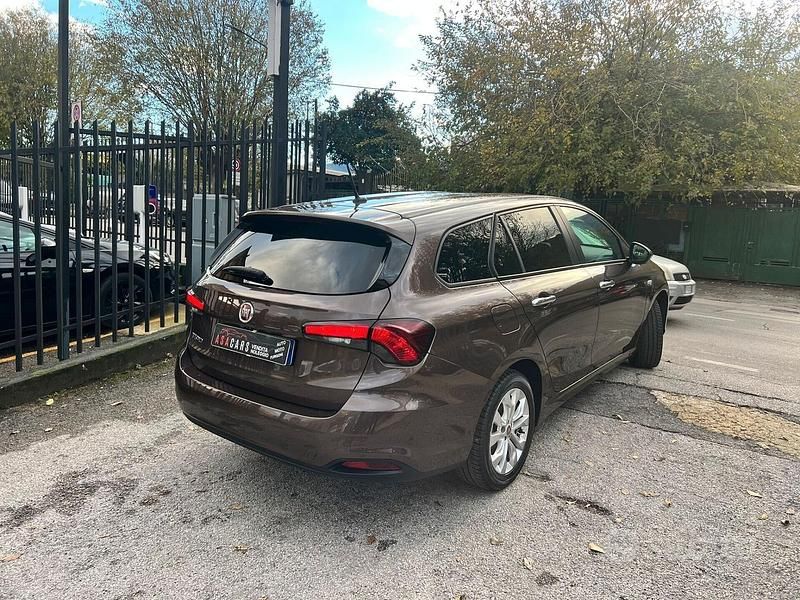 Usata Fiat Tipo 119 CV (87 kW) 2021 Marrone Station wagon