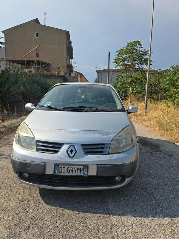 Grigio Usata 2006 Renault Scénic Monovolume | 1200 € (Buon prezzo) - Immagine 1/4
