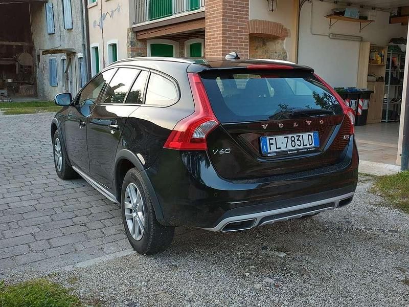 Usata Volvo V60 CC Business Edition 150 CV (110 kW) 2017 Nero Station wagon