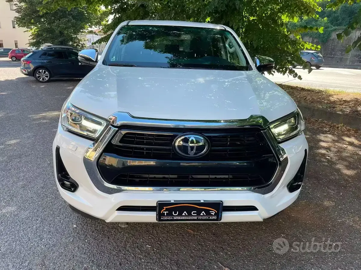 Usata Toyota HiLux Executive 150 CV (110 kW) 2023 Bianco Pick-up