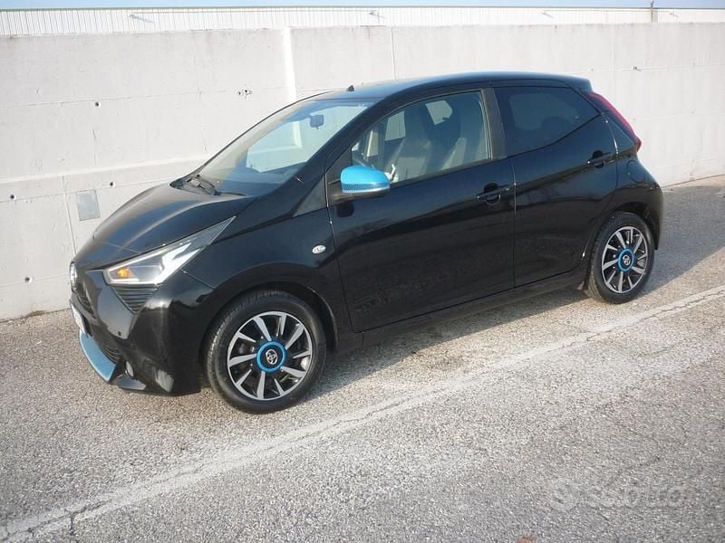 Usata Toyota Aygo Trend 72 CV (52 kW) 2019 Nero Utilitaria