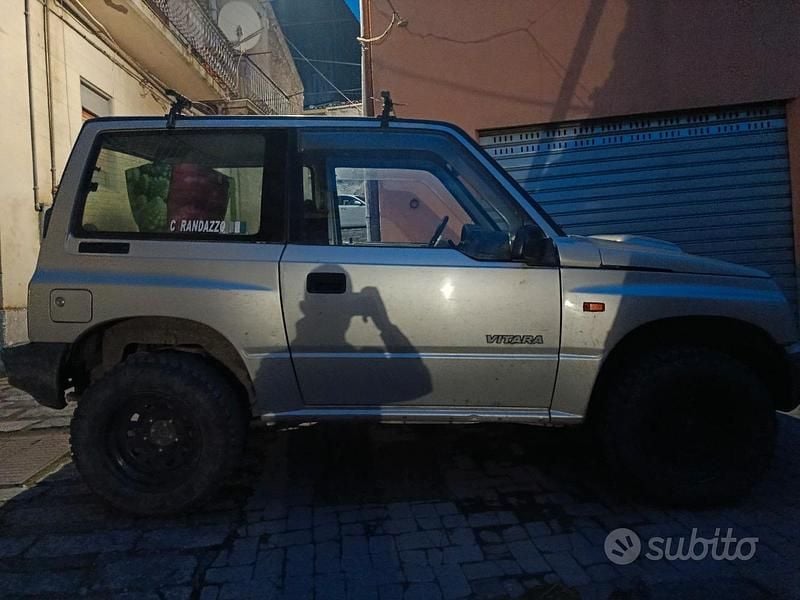 Usata Suzuki Vitara 75 CV (55 kW) 2000 Grigio SUV