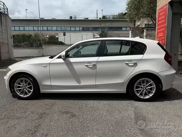 Usata BMW 118 143 CV (105 kW) 2010 Bianco Utilitaria