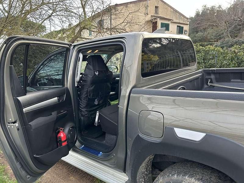 Usata Toyota HiLux Lounge 204 CV (150 kW) 2025 Grigio Pick-up