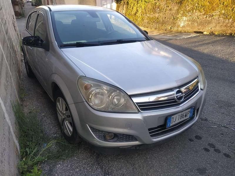 Usata Opel Astra 101 CV (74 kW) 2007 Grigio Berlina