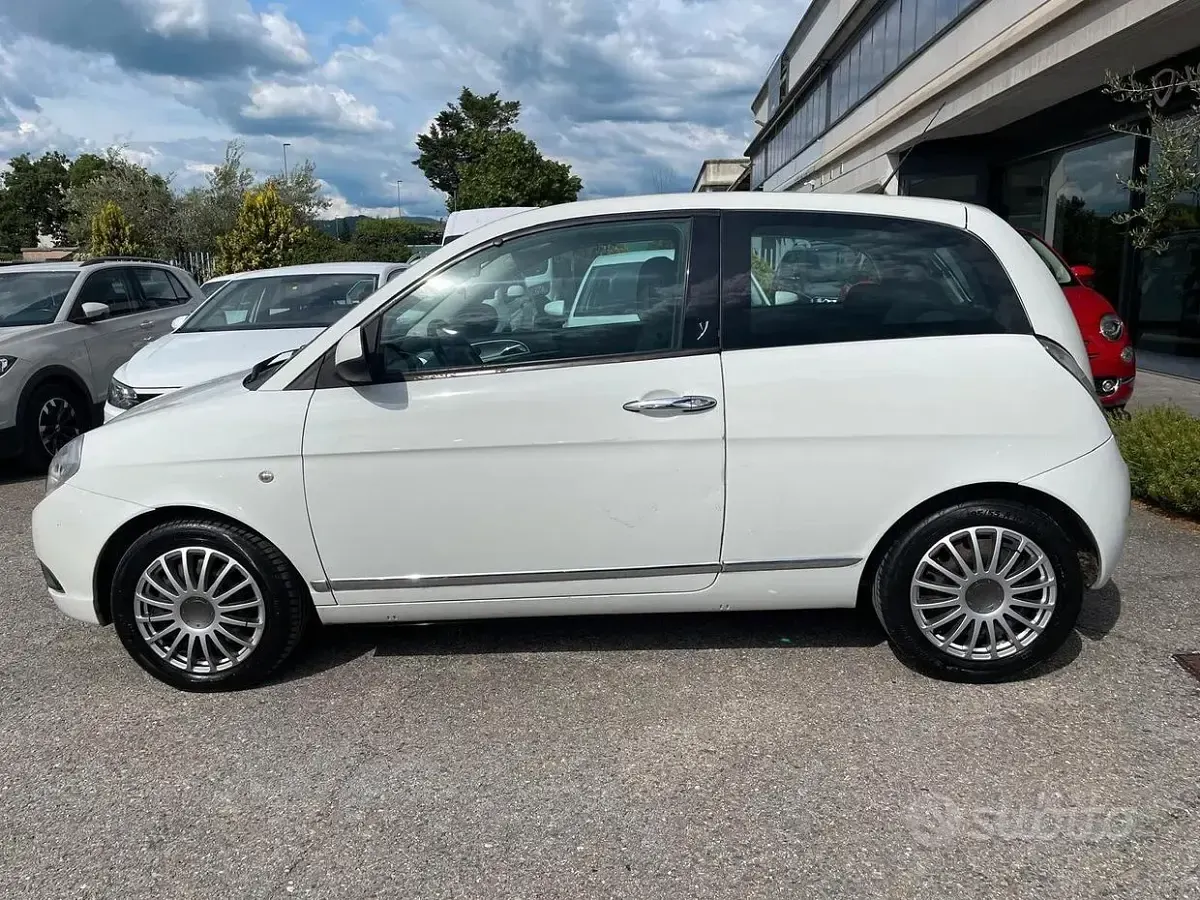 Usata Lancia Ypsilon 75 CV (55 kW) 2011 Bianco Utilitaria