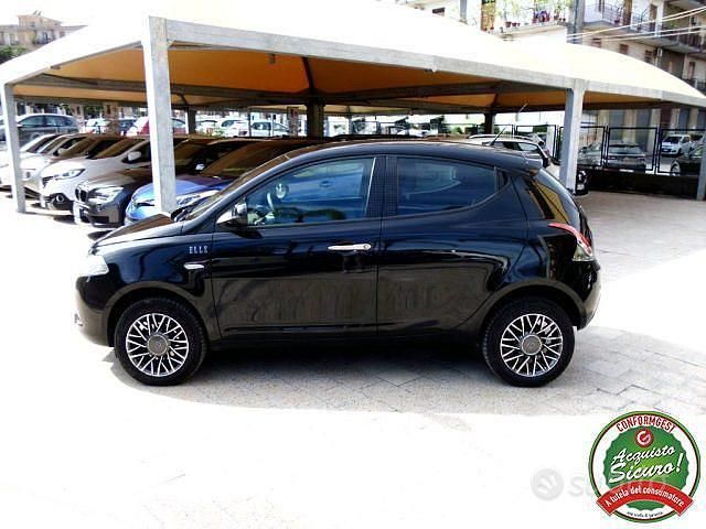 Usata Lancia Ypsilon 85 CV (62 kW) 2015 Nero Utilitaria