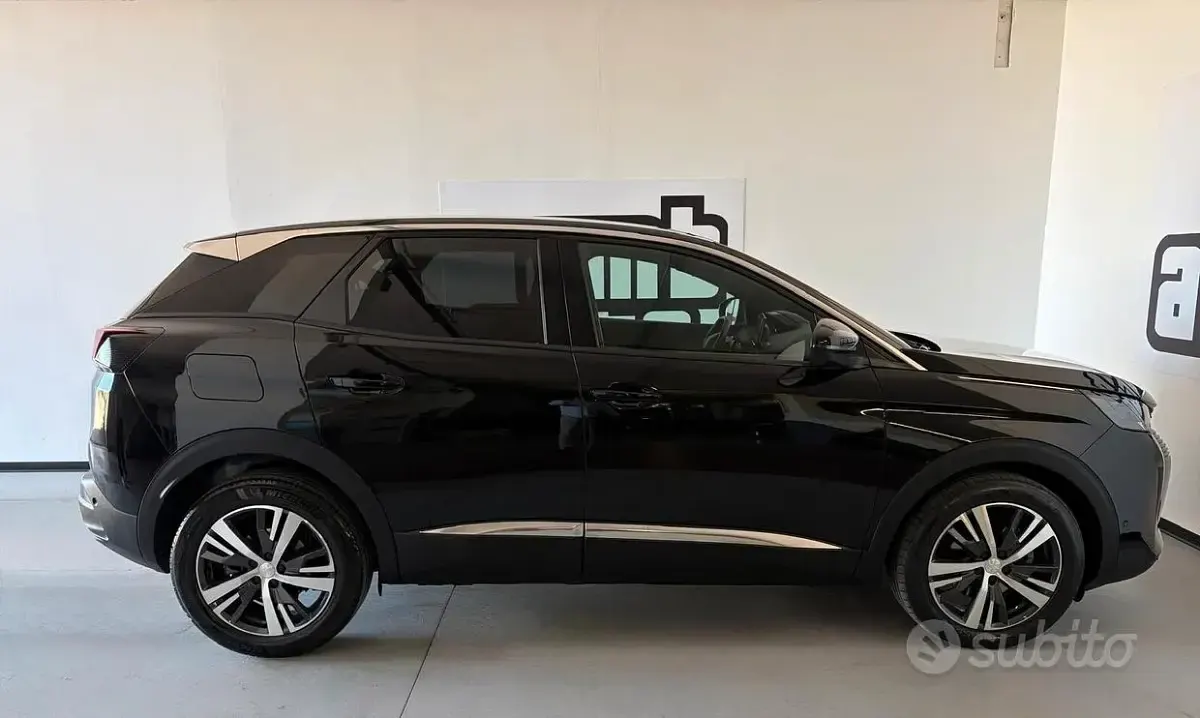 Usata Peugeot 3008 Allure 131 CV (96 kW) 2023 Nero SUV