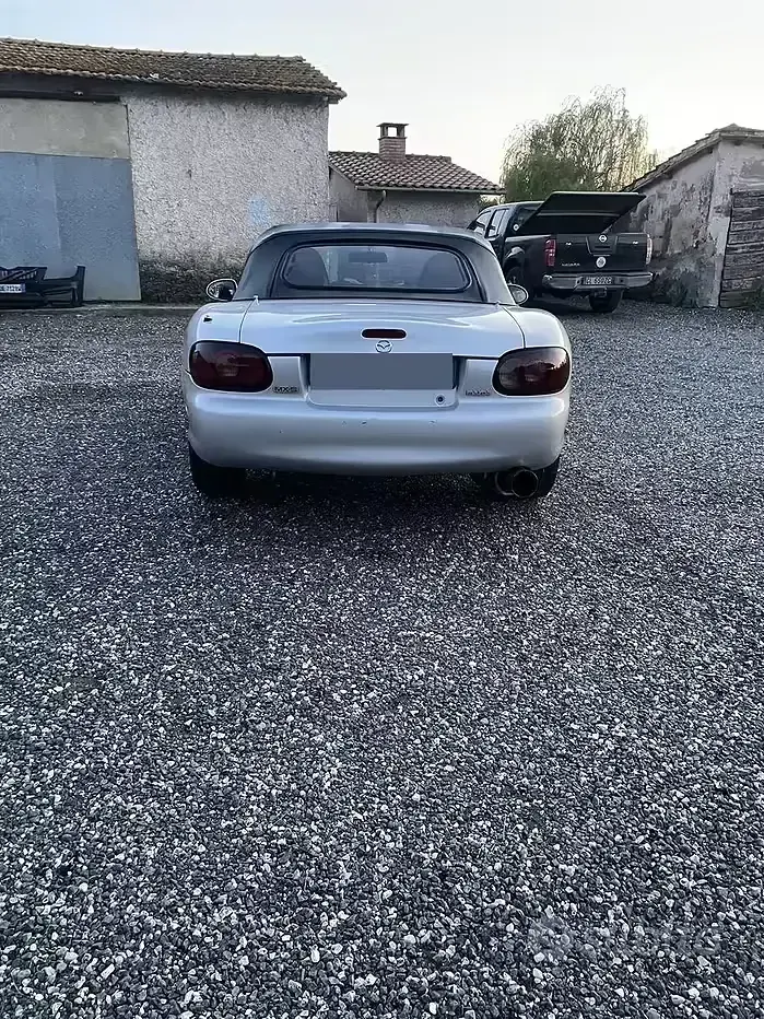 Usata Mazda MX5 110 CV (80 kW) 2002 Grigio Cabrio
