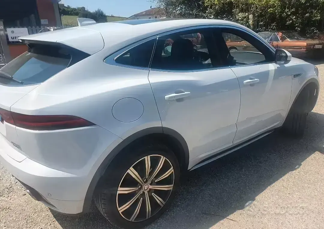 Usata Jaguar E-Pace R-Dynamic 180 CV (132 kW) 2018 Bianco SUV