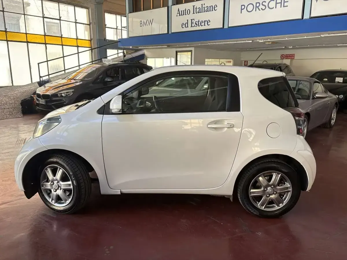 Usata Toyota iQ Sol 68 CV (50 kW) 2009 Bianco Utilitaria