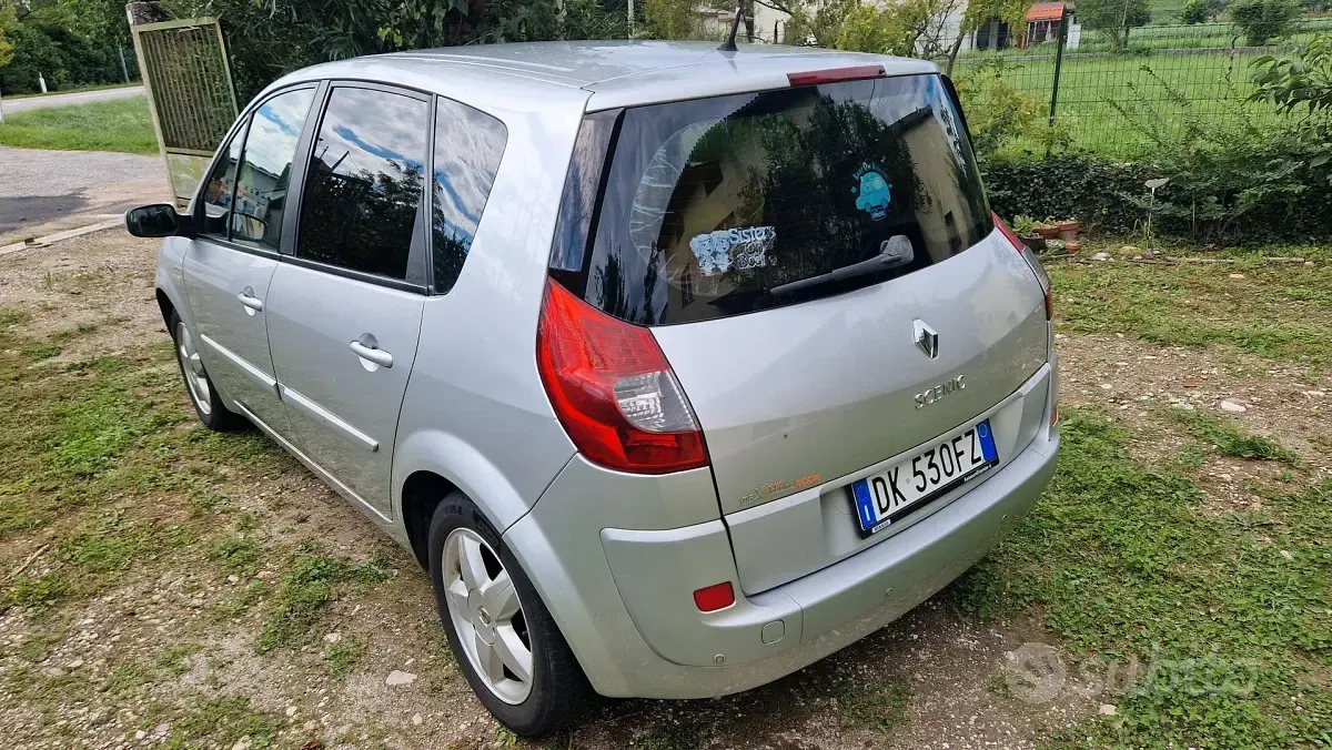Usata Renault Scénic II 106 CV (77 kW) 2007 Grigio Monovolume